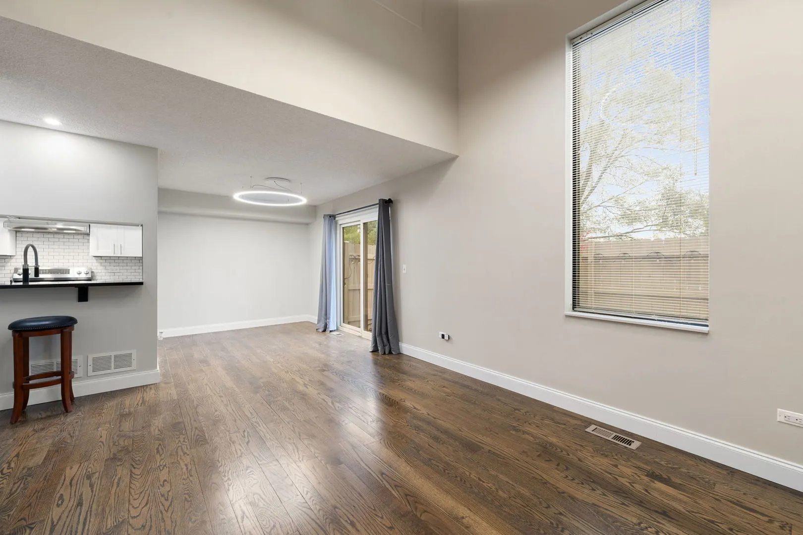 136 MOHAWK Trail D IL