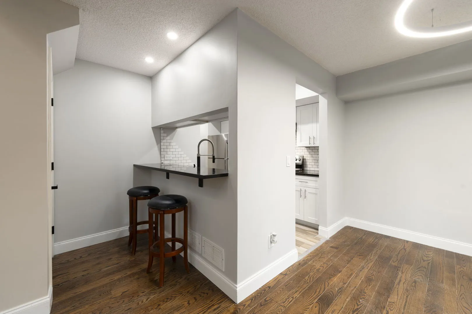 136 MOHAWK Trail D IL