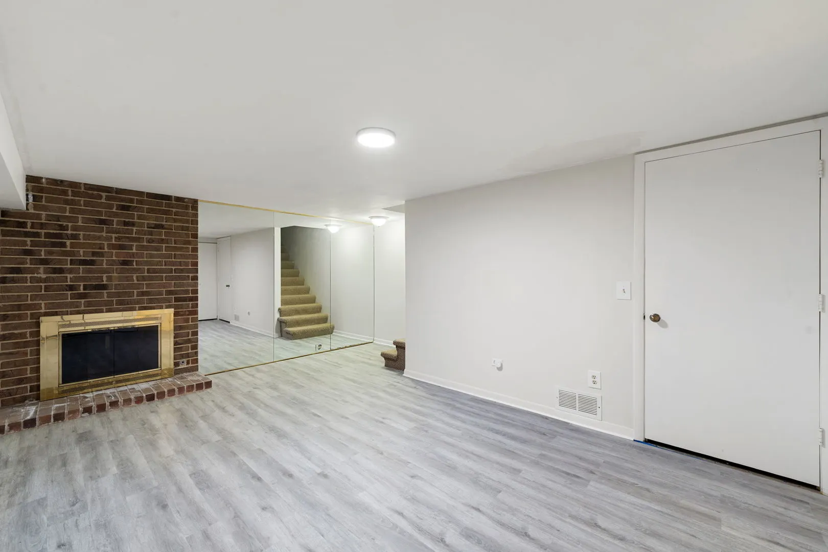 136 MOHAWK Trail D IL