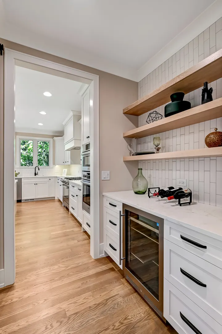 6200 Clarendon Hills Road IL