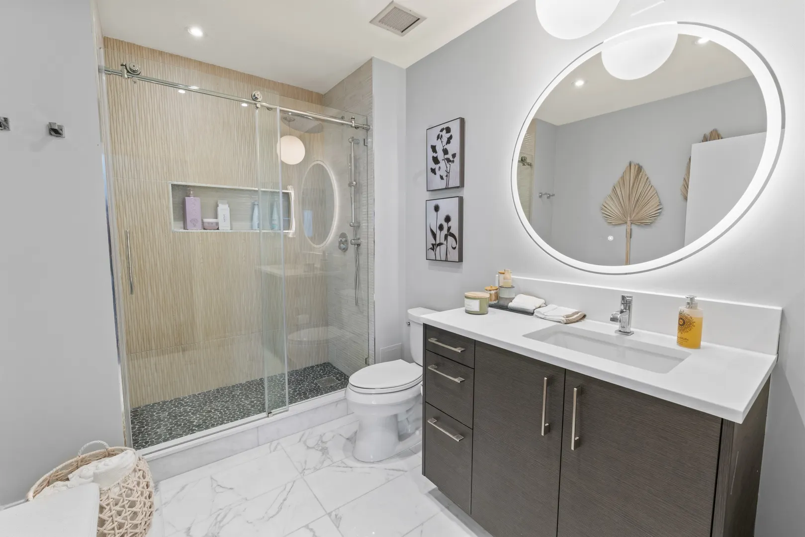 1201 S Prairie Avenue 4702 IL