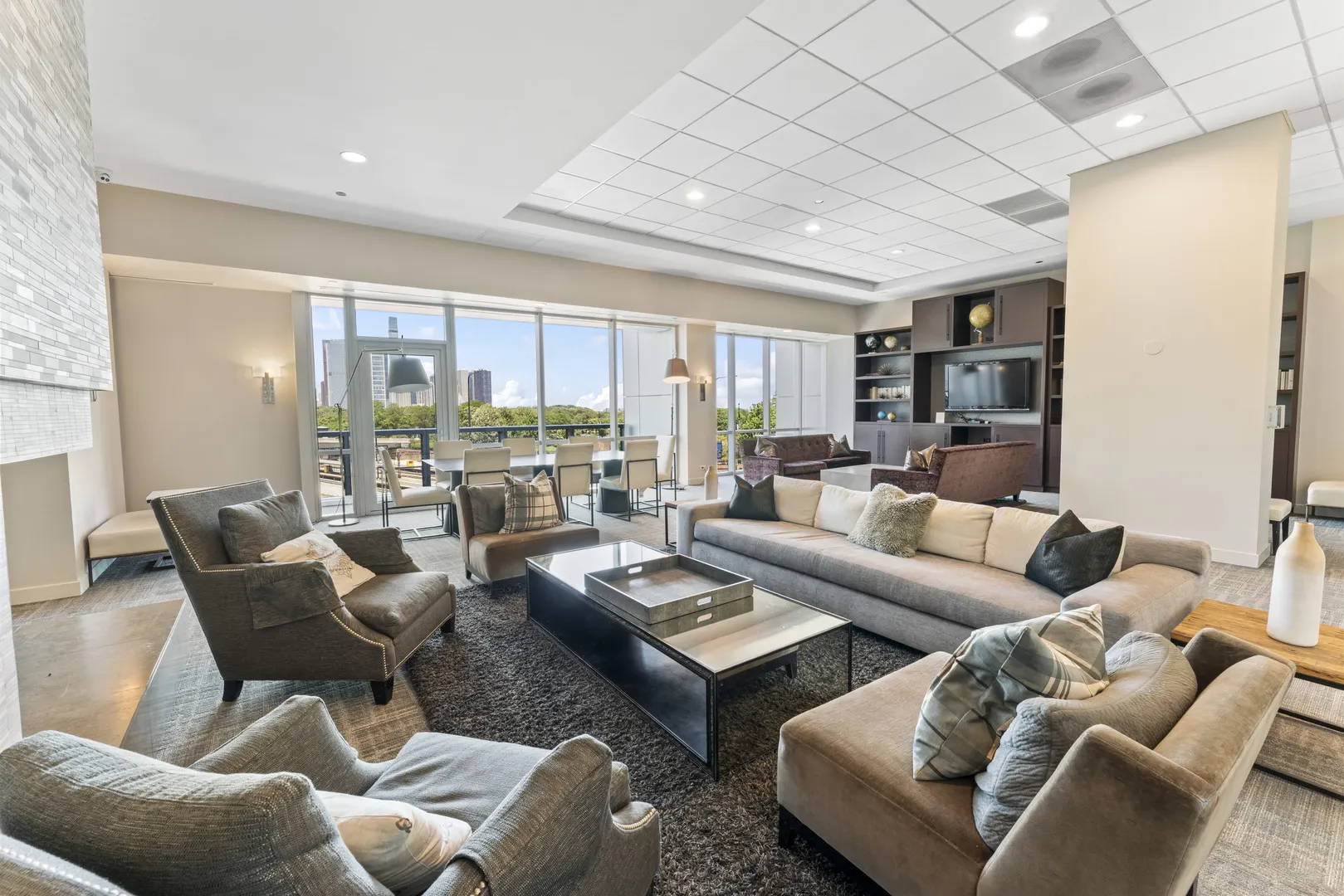 1201 S Prairie Avenue 4702 IL