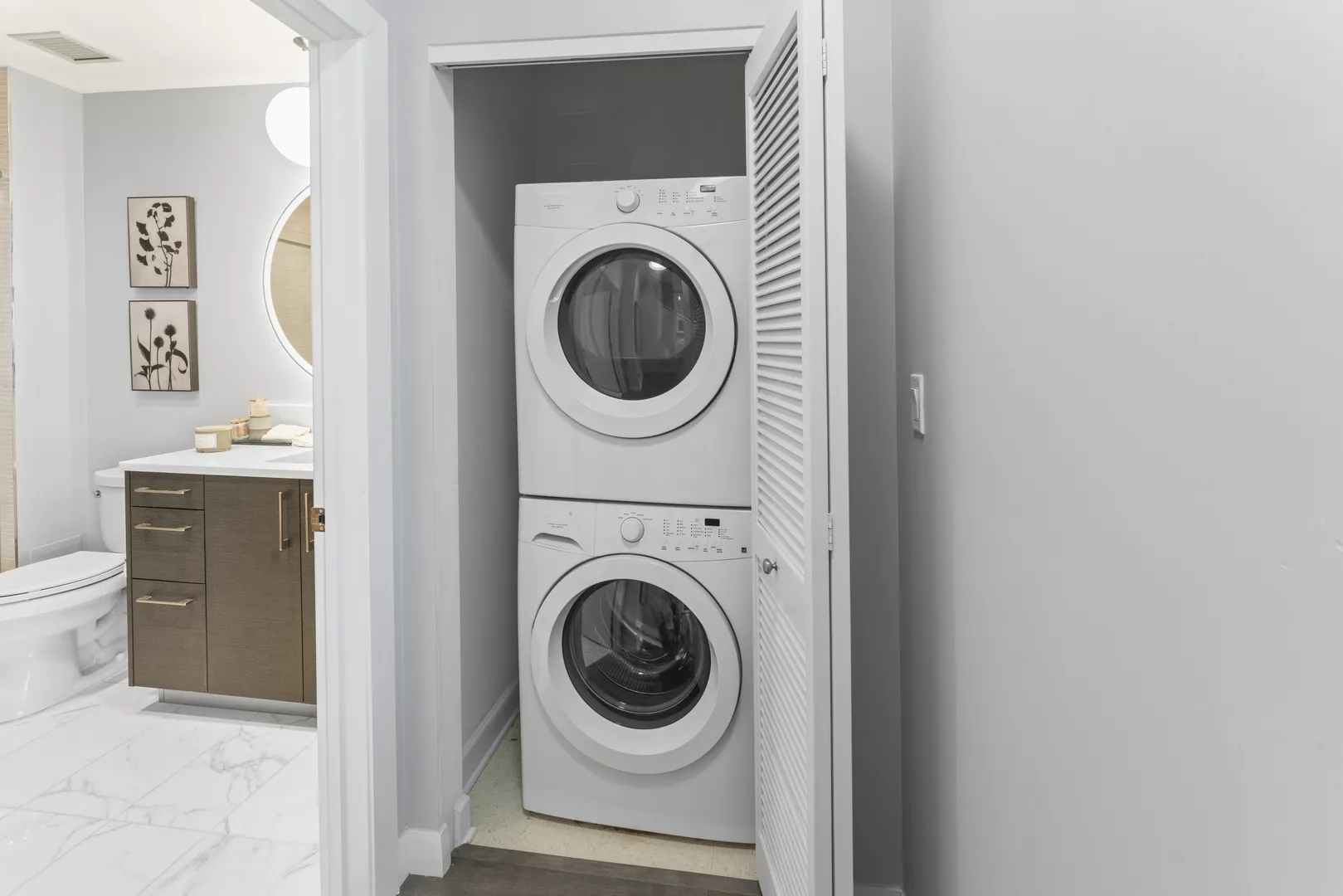 1201 S Prairie Avenue 4702 IL