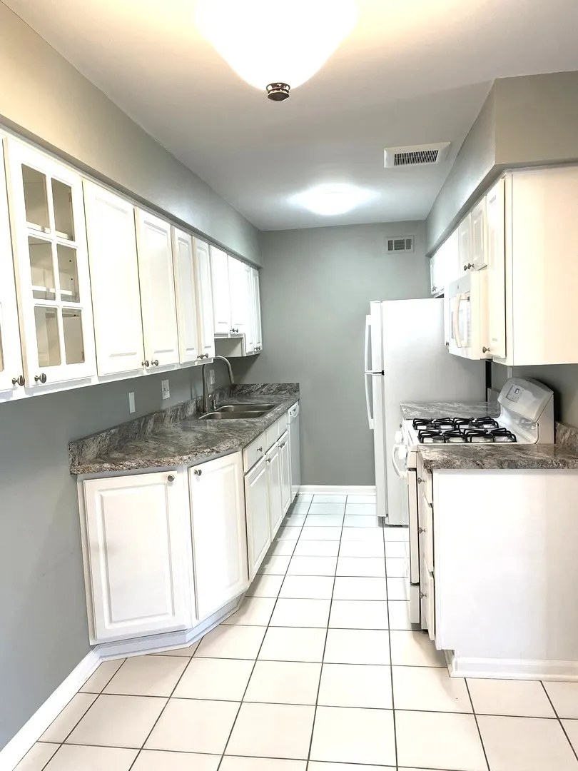 1619 N Windsor Drive 212 IL