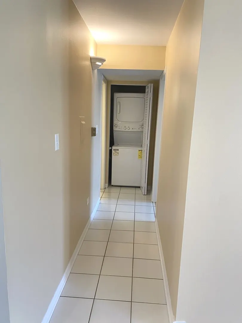 1619 N Windsor Drive 212 IL