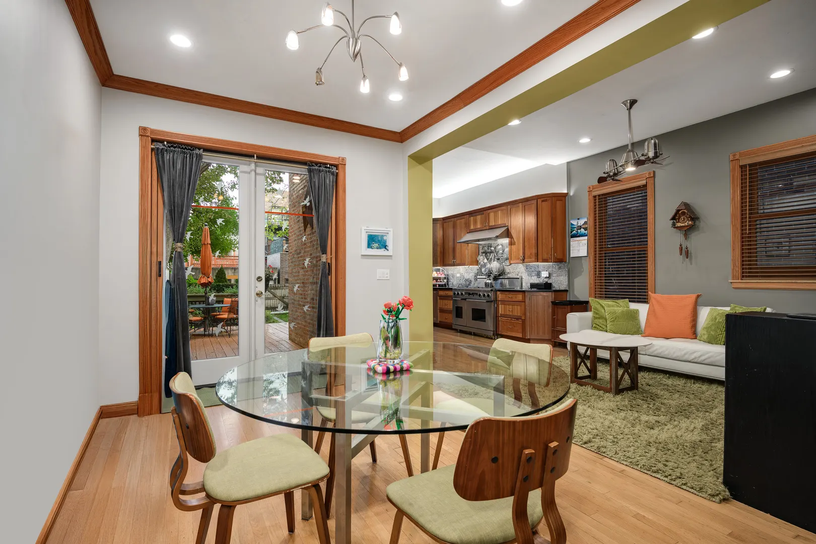 823 S Oakley Boulevard IL