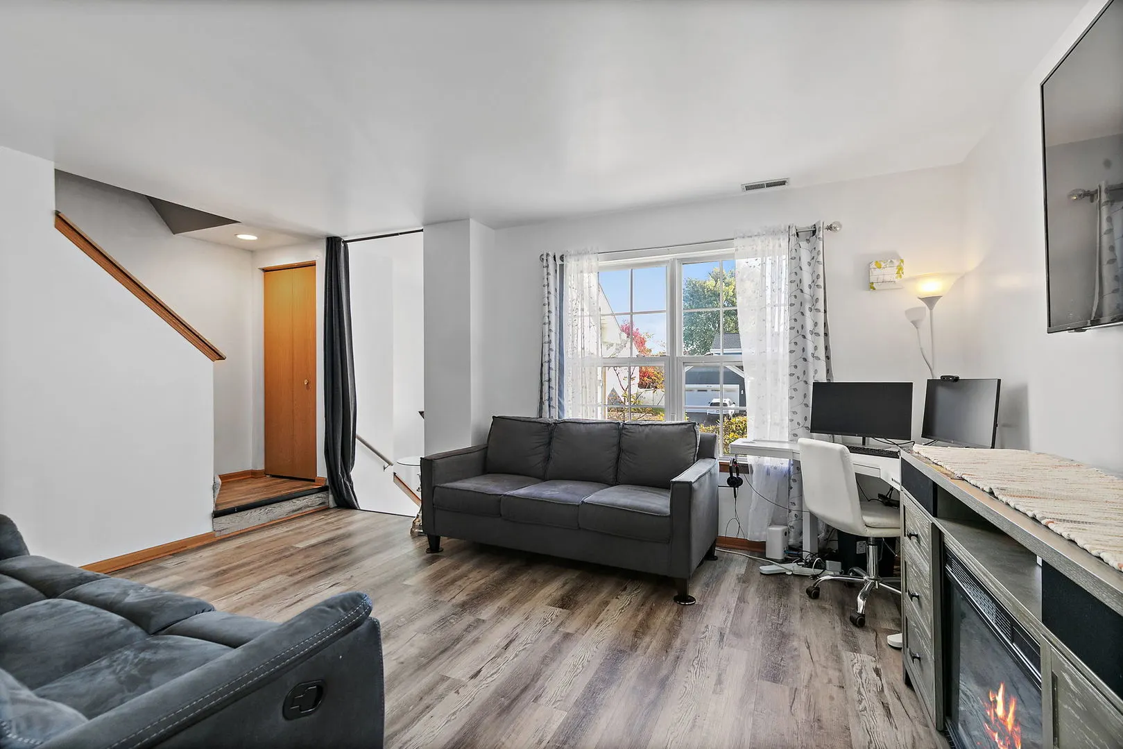 2573 Canyon Drive IL