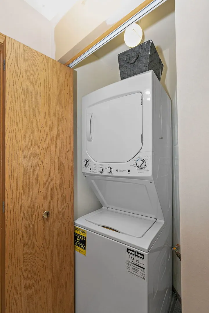 2573 Canyon Drive IL