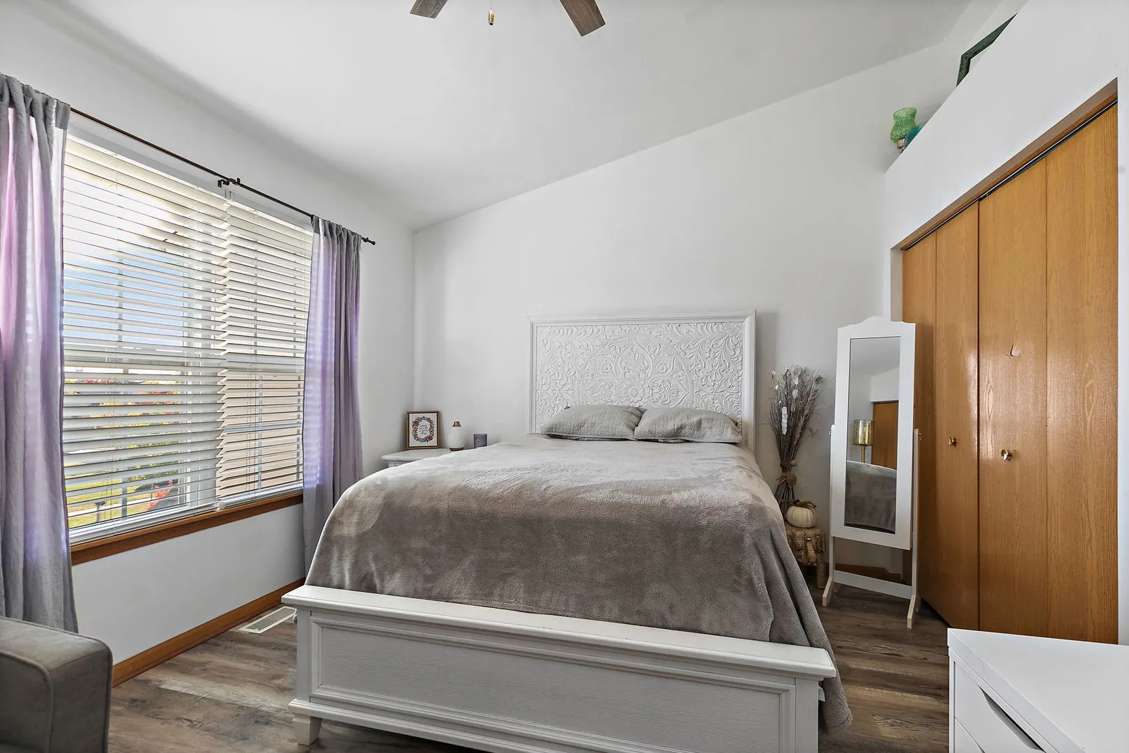 2573 Canyon Drive IL