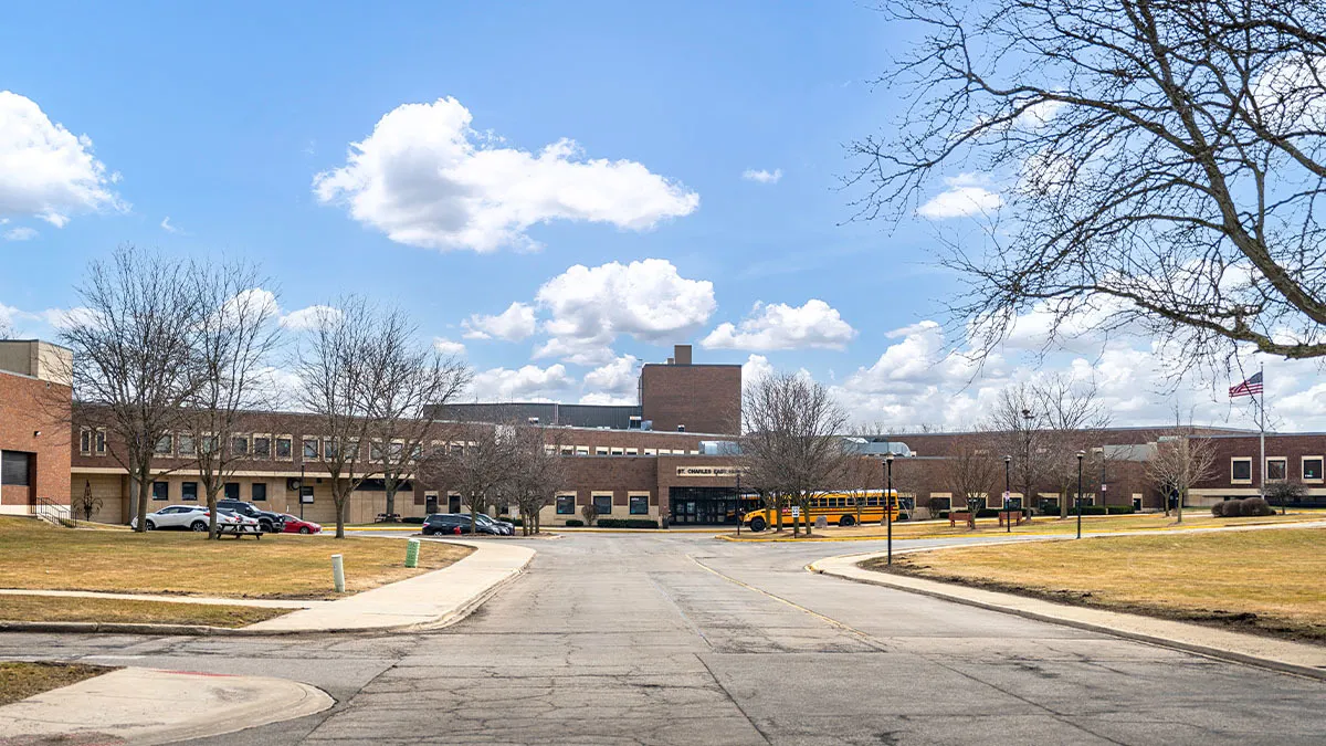 445 Lakeshore Court IL