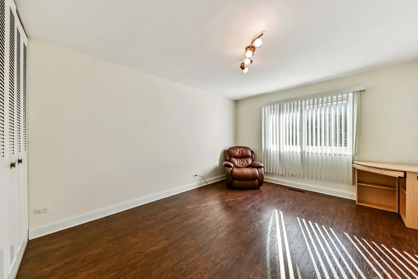 6961 N Oakley Avenue 210 IL