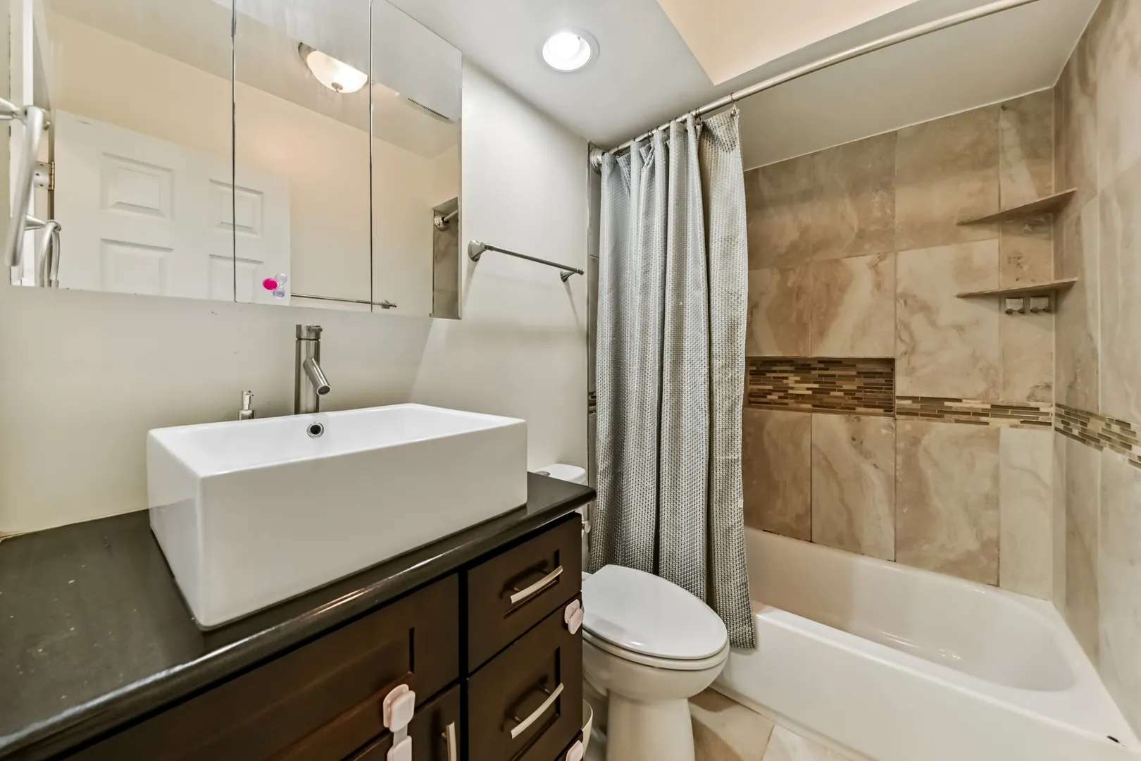 6961 N Oakley Avenue 210 IL