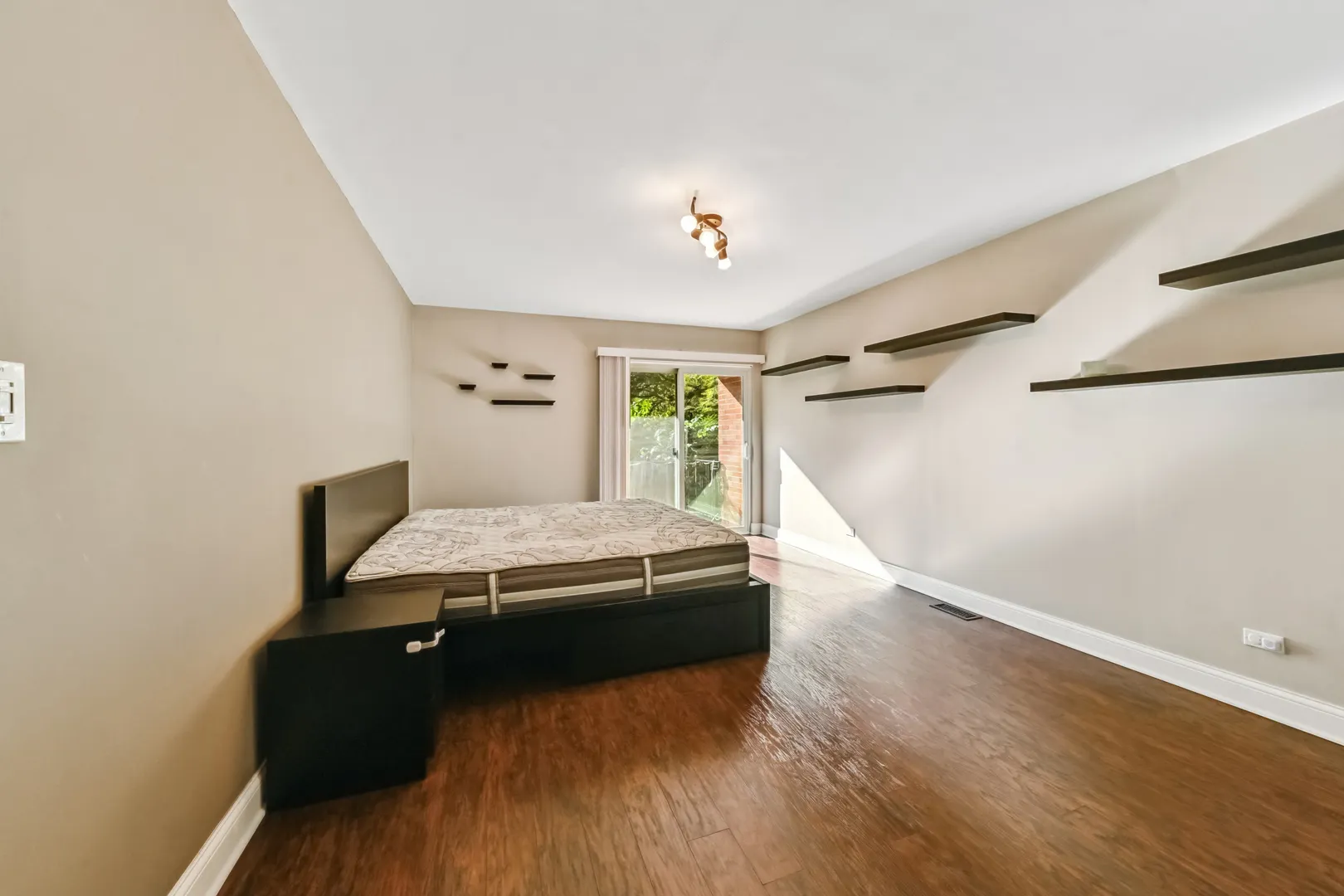 6961 N Oakley Avenue 210 IL