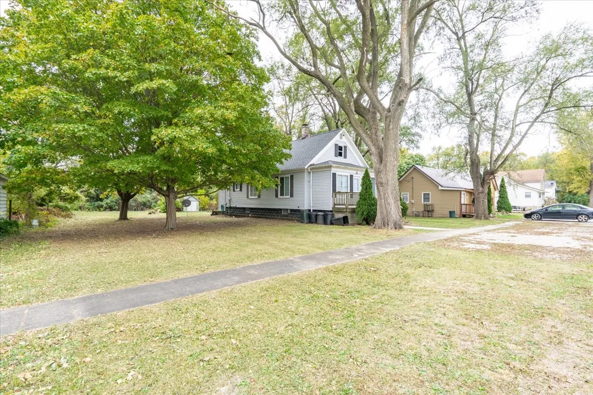 218 E Peoria Street IL