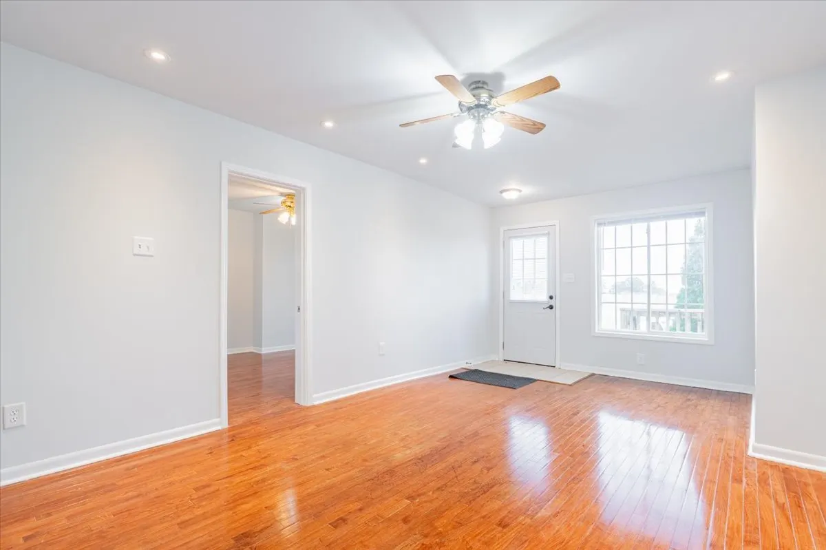 218 E Peoria Street IL