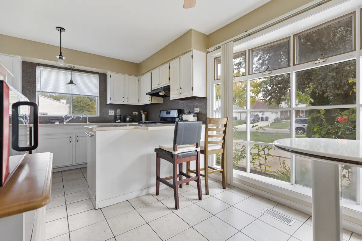 360 Olympia Court IL