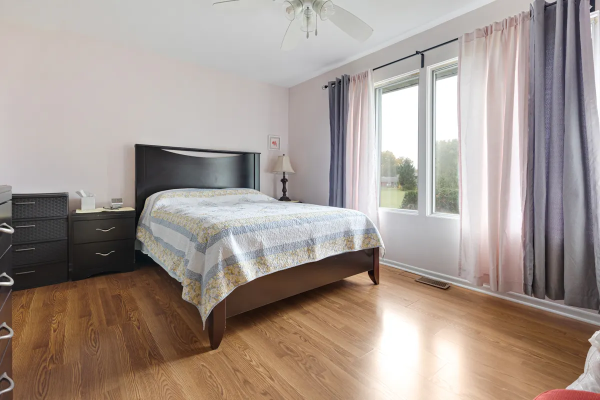 360 Olympia Court IL