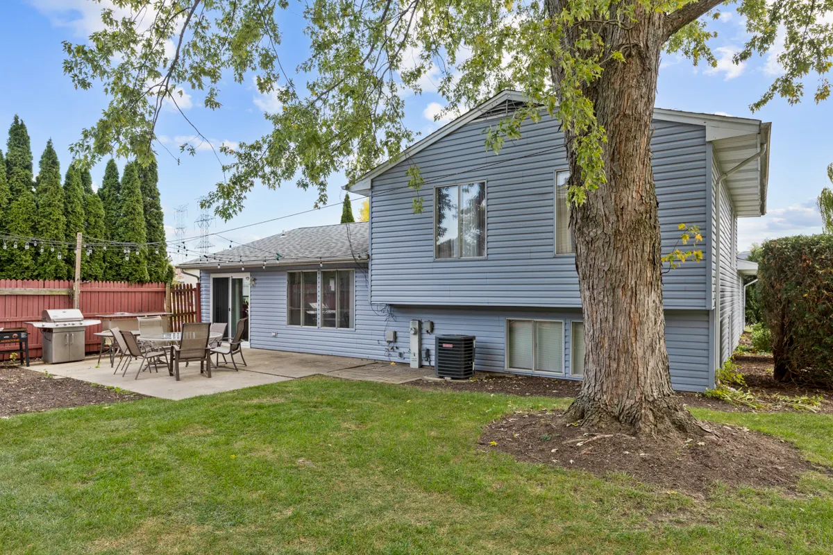 360 Olympia Court IL