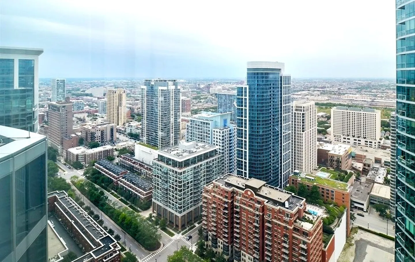 1211 S Prairie Avenue 3603 IL