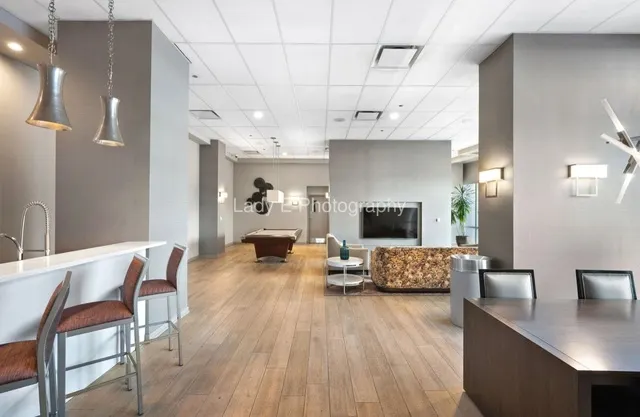 1211 S Prairie Avenue 3603 IL