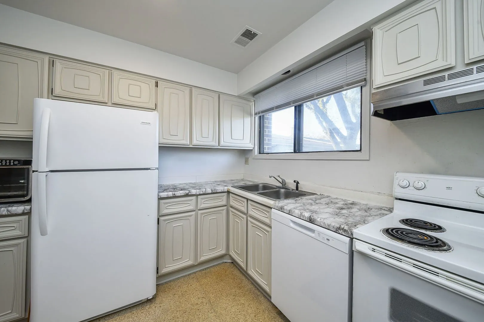 478 Raintree Court 2B IL