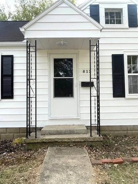 813 E Washington Street IL