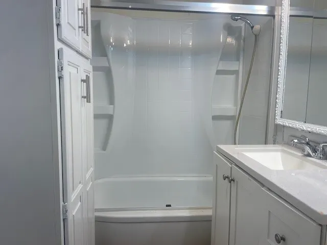 813 E Washington Street IL