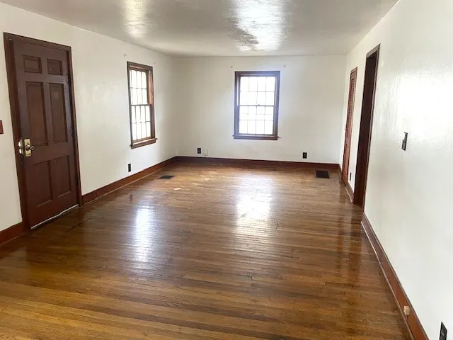 813 E Washington Street IL