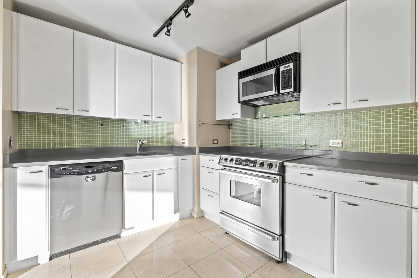 4343 N Clarendon Avenue 717 IL