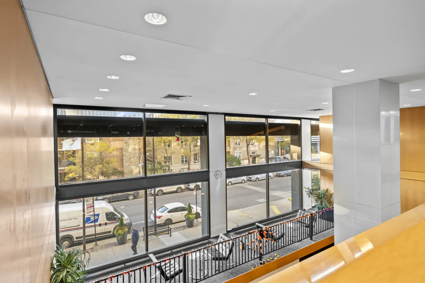 4343 N Clarendon Avenue 717 IL