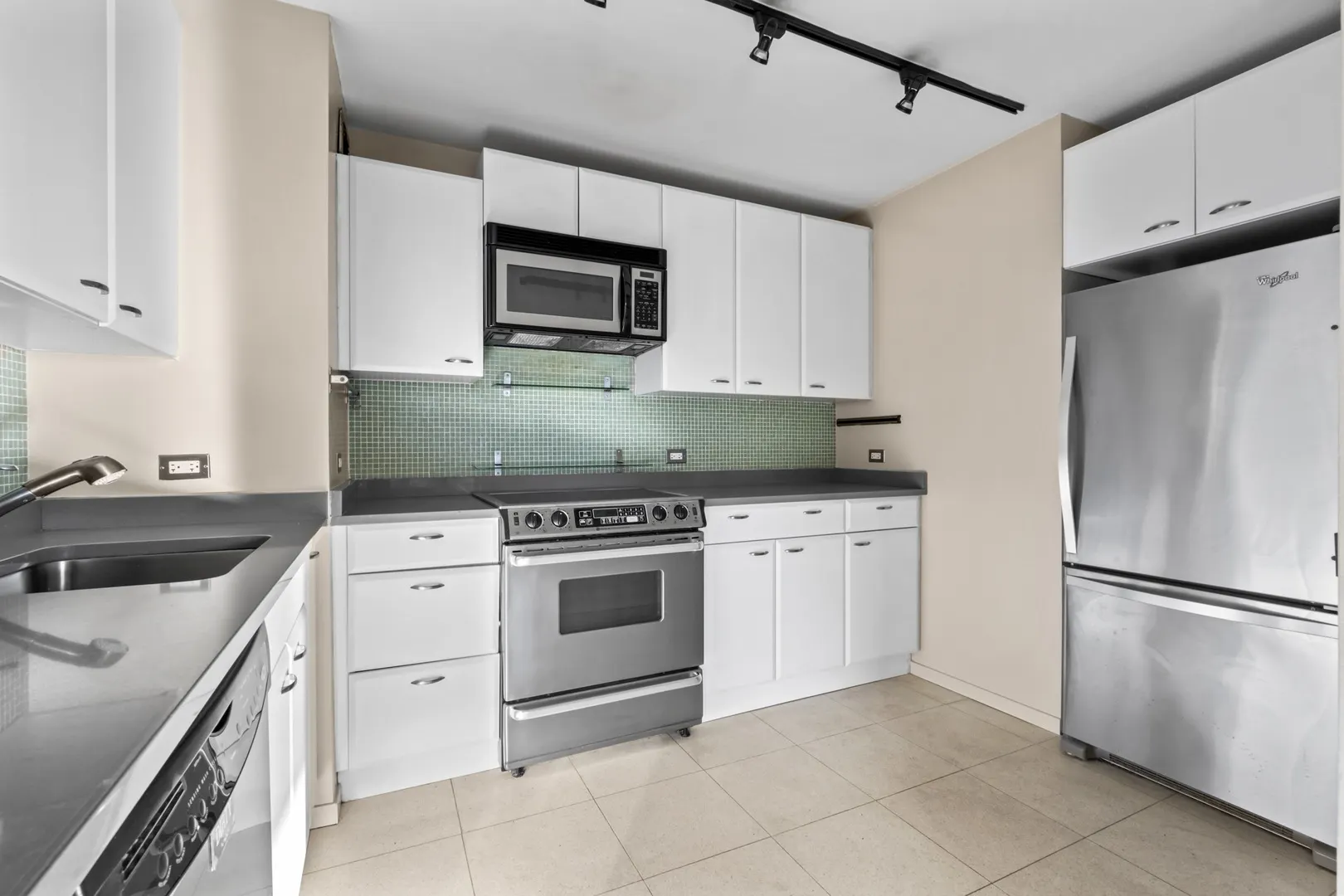 4343 N Clarendon Avenue 717 IL