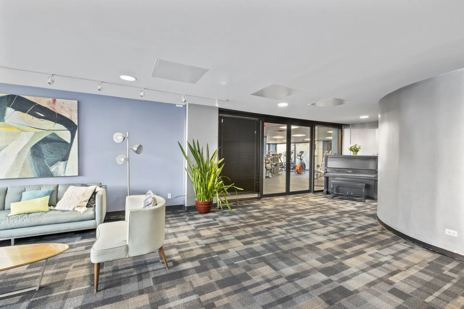 4343 N Clarendon Avenue 717 IL