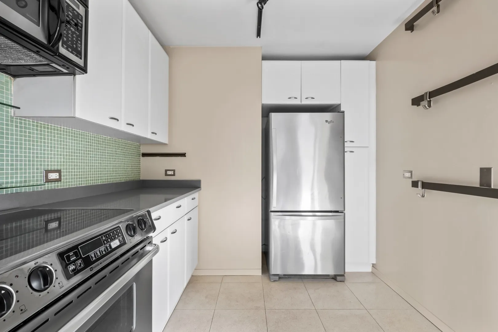 4343 N Clarendon Avenue 717 IL