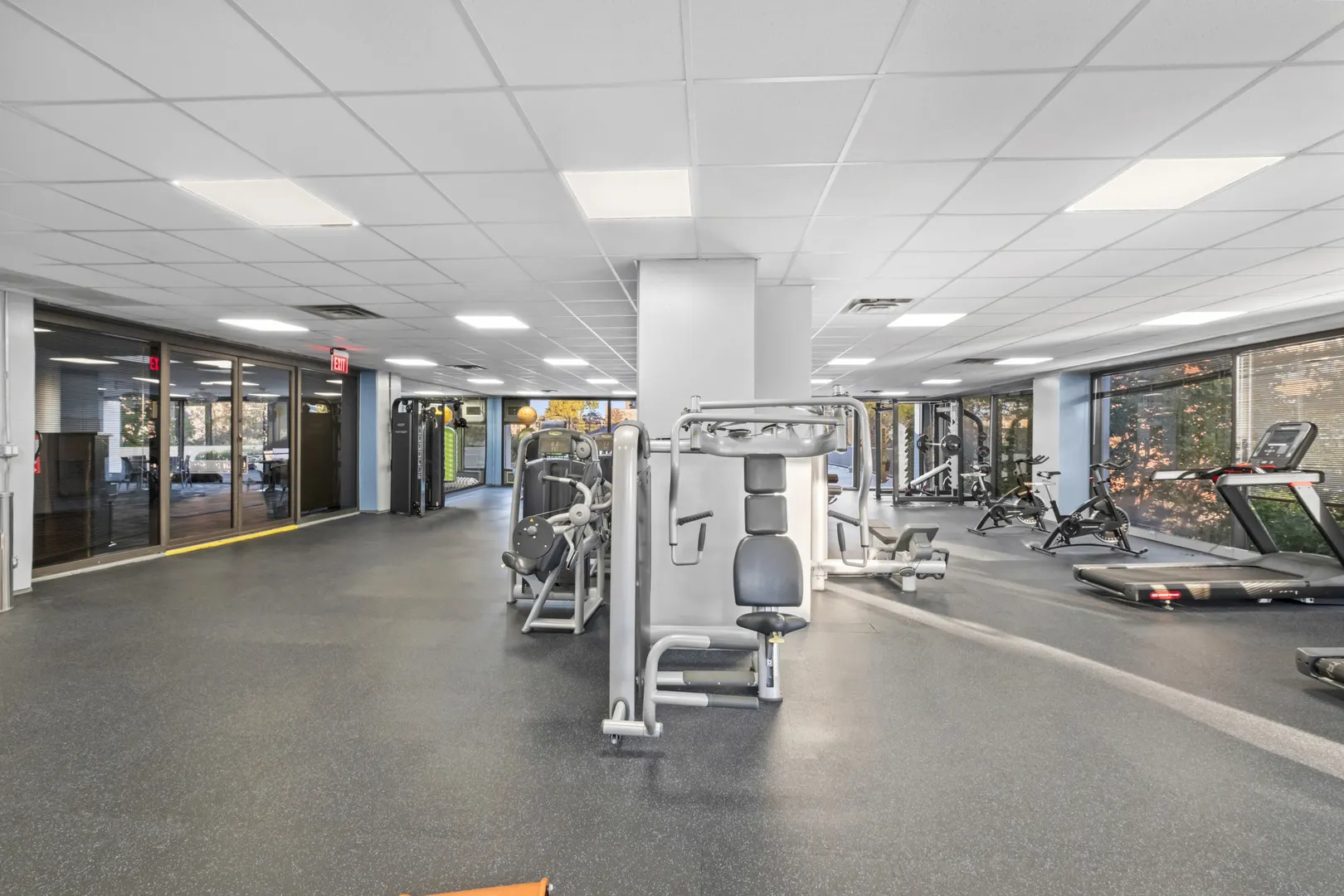 4343 N Clarendon Avenue 717 IL