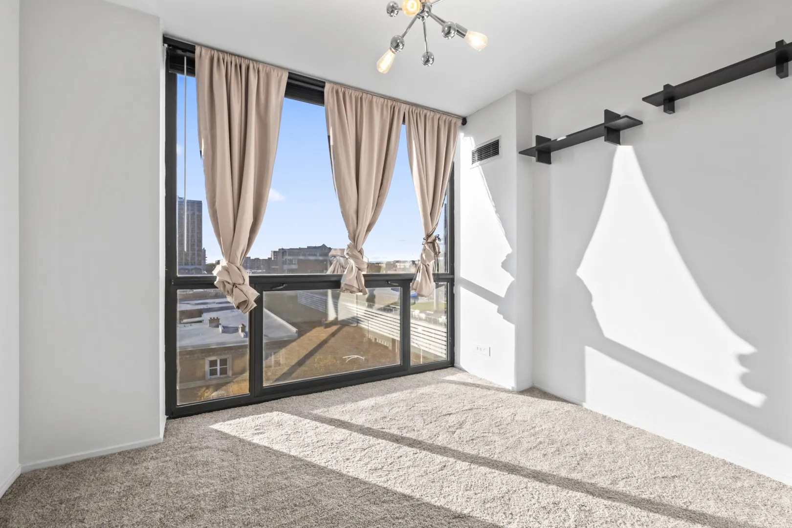 4343 N Clarendon Avenue 717 IL