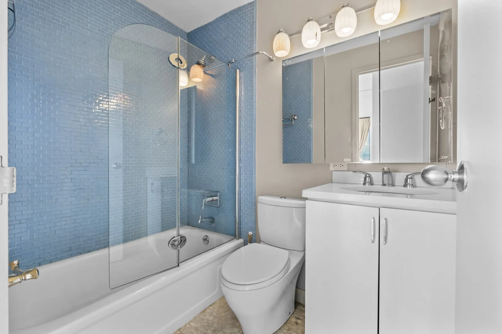 4343 N Clarendon Avenue 717 IL