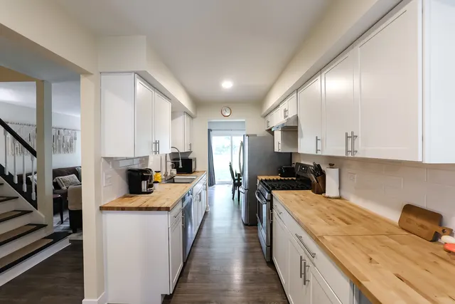 196 White Branch Court IL