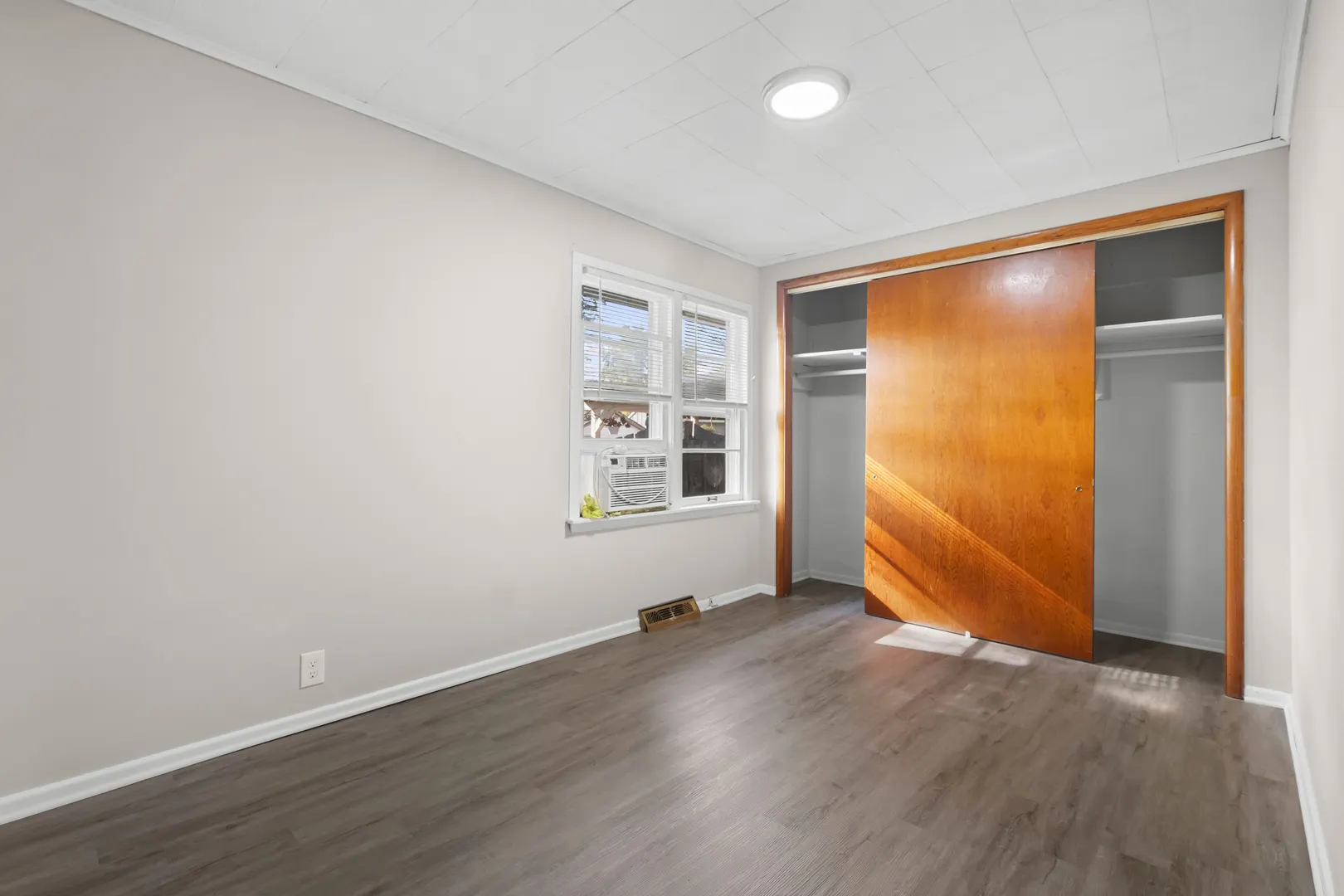 233 Wildwood Drive IL