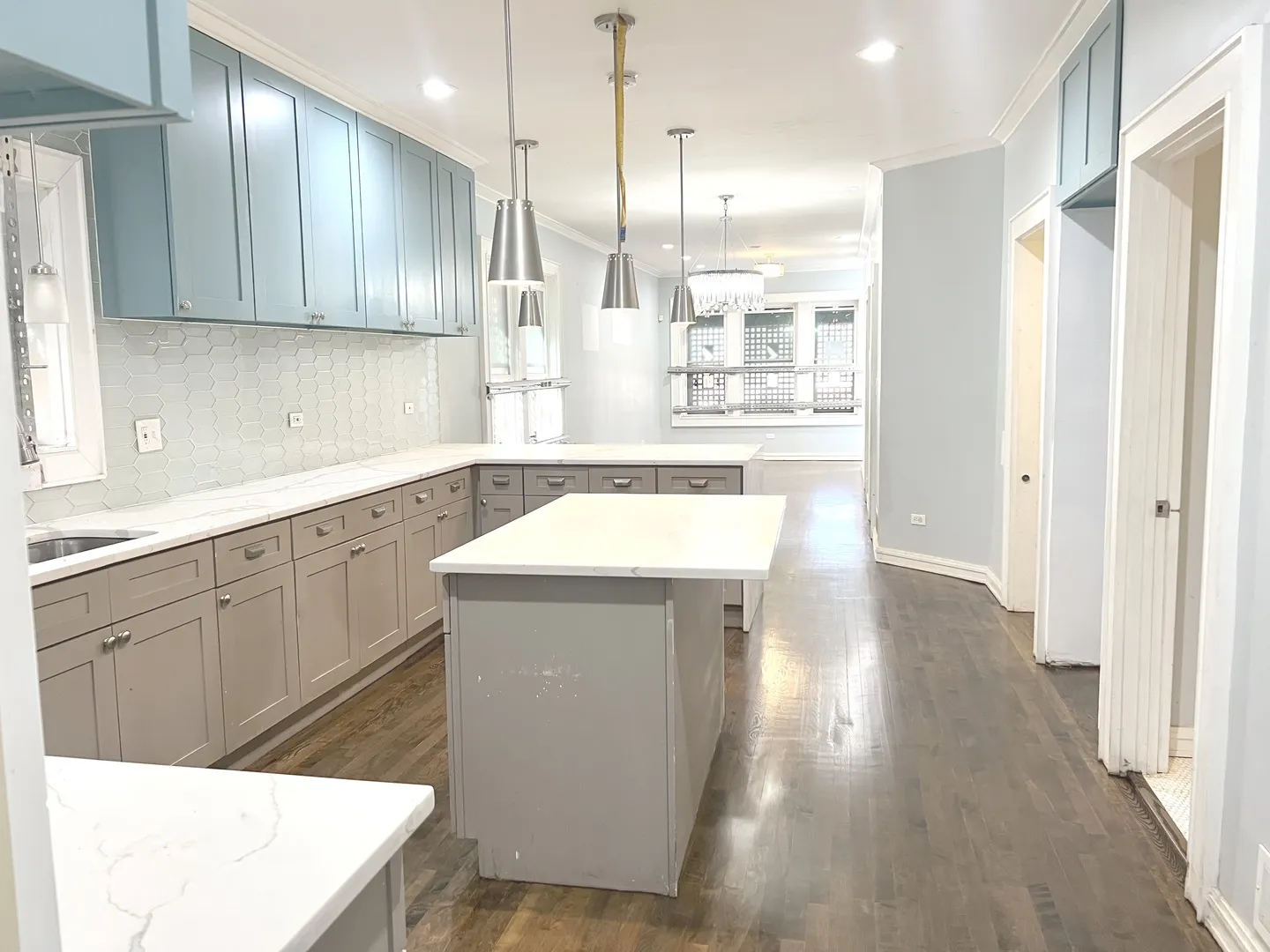 8227 S Avalon Avenue IL