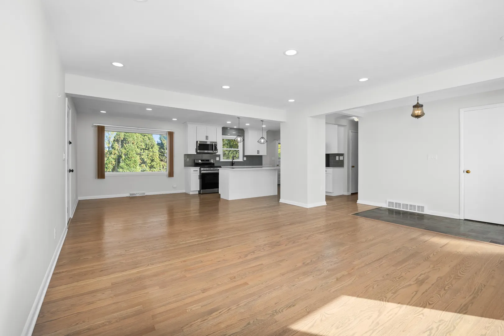 2516 Highcrest Road IL