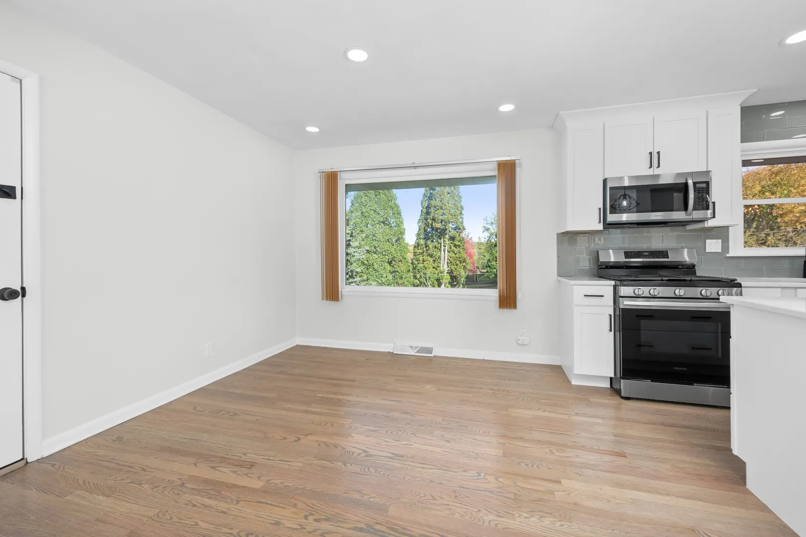 2516 Highcrest Road IL