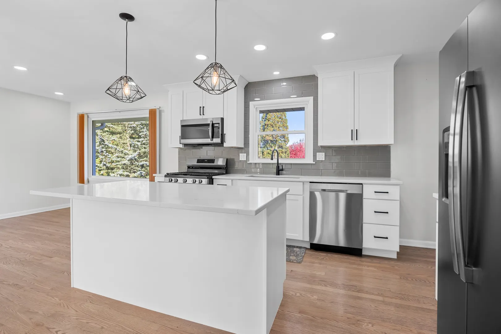 2516 Highcrest Road IL