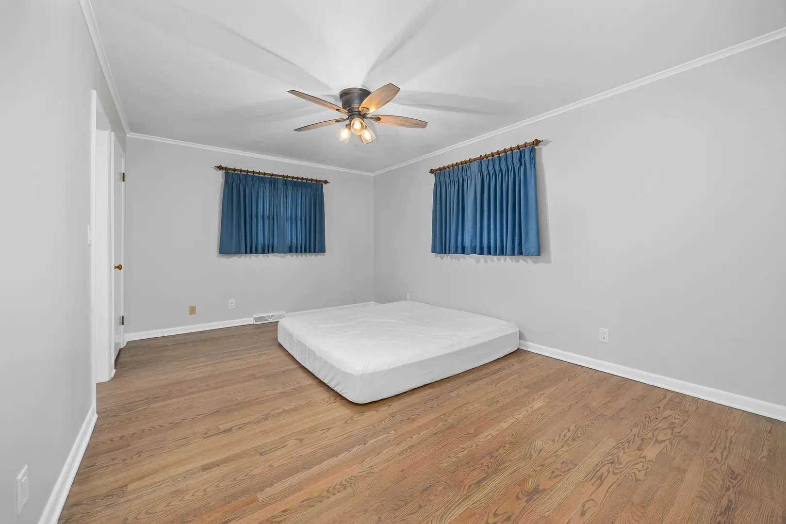 2516 Highcrest Road IL