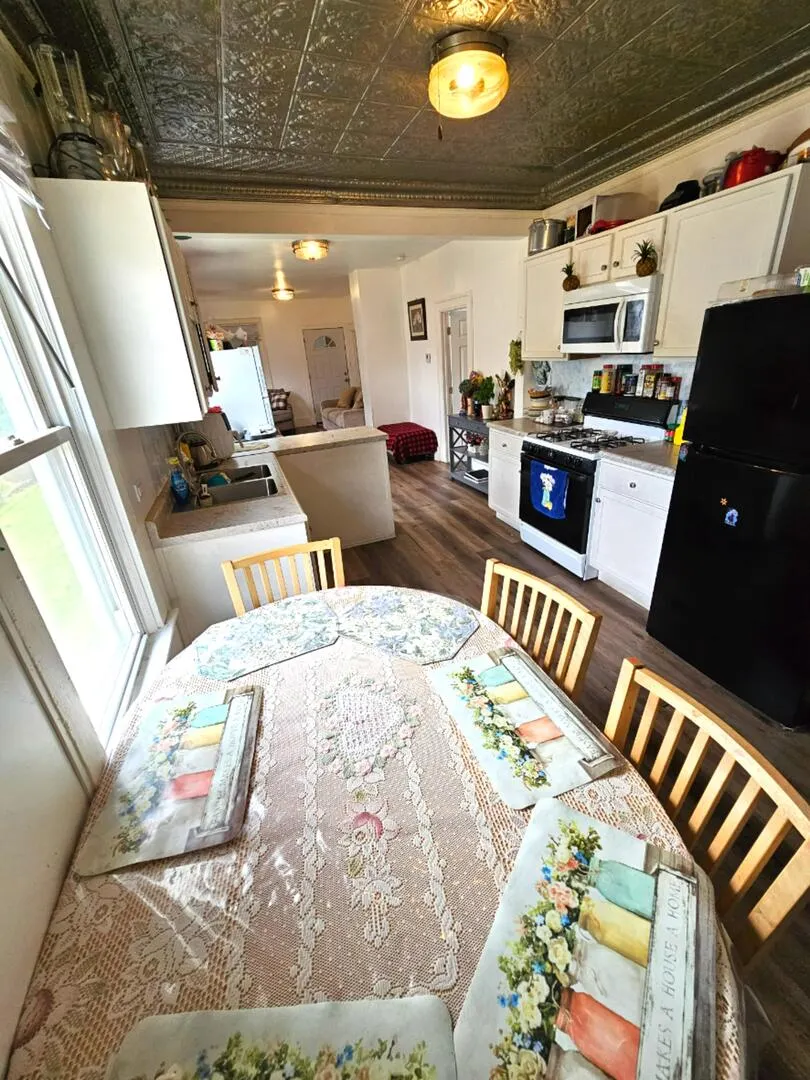 454 S Desplaines Street IL