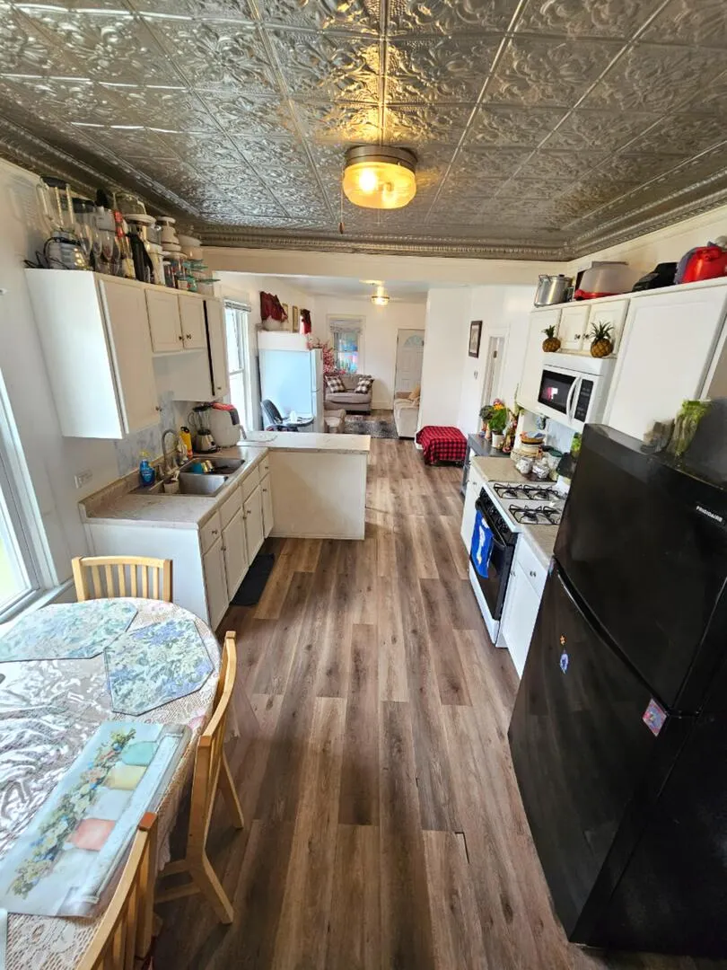 454 S Desplaines Street IL