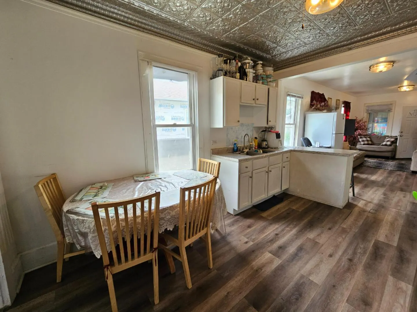 454 S Desplaines Street IL