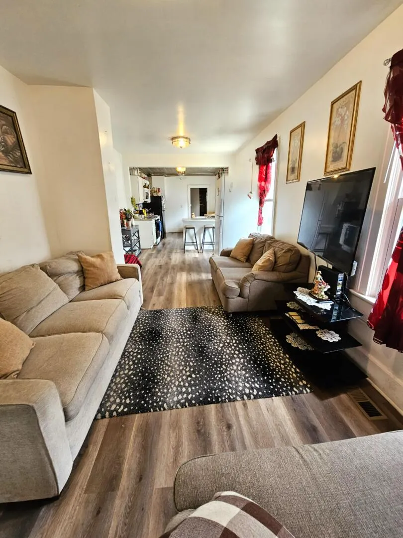 454 S Desplaines Street IL