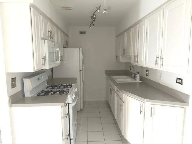 1621 N Windsor Drive 214 IL