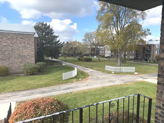 1621 N Windsor Drive 214 IL