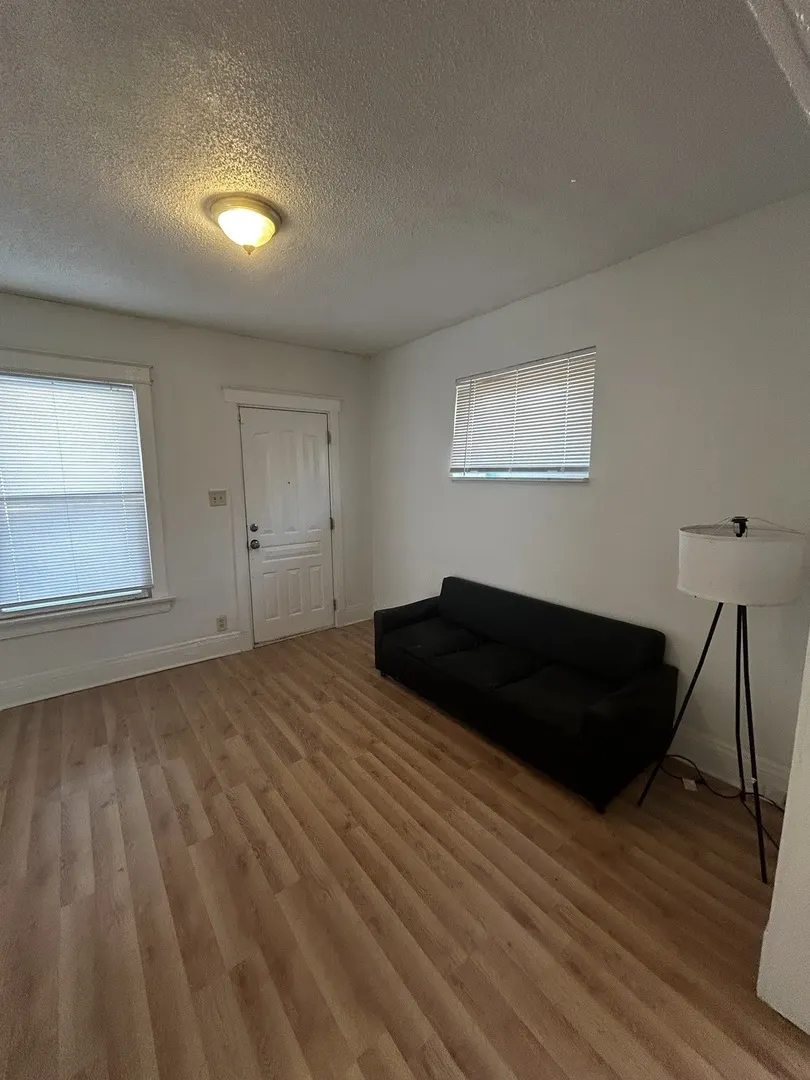 1041 W 104th Place IL